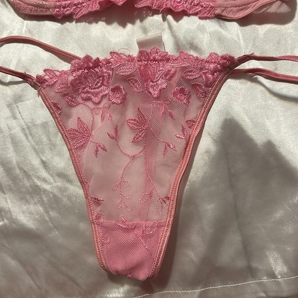 pink underwear set with rose print - Picture 3 of 4
